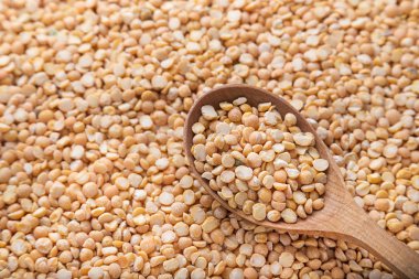 bir kaşık sarı bezelye