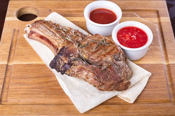 Ribeye steak med sås — Stockfoto