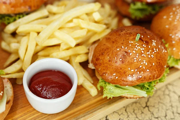 Hamburgery s hranolky — Stock fotografie