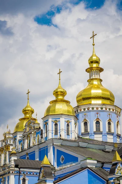 Domes of the Mikhailovsky cathedral, Kiev, Ukraine — Stock Photo, Image