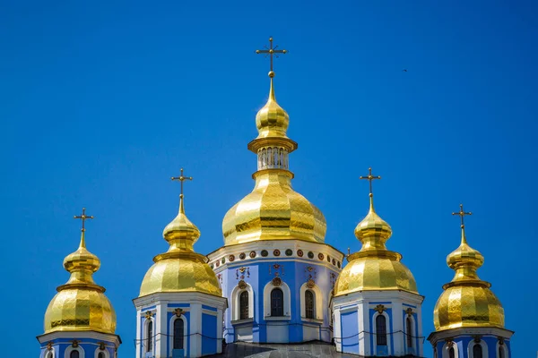 Domes of the Mikhailovsky cathedral, Kiev, Ukraine — Stock Photo, Image