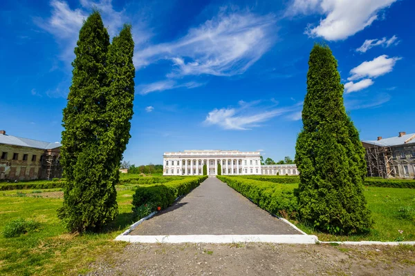 Antiguo palacio en Ucrania — Foto de Stock