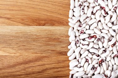 Barbunya fasulyesi ahşap arka plan üzerinde