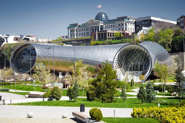 Tiflis modern Simgesel Yapı