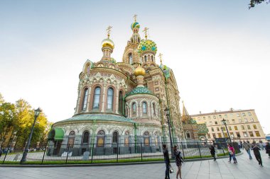 Kurtarıcımız dökülmüş kan üzerinde katedral