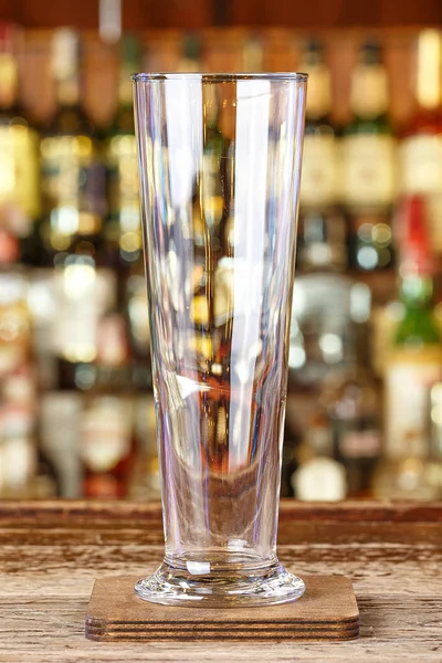 Vaso de cóctel vacío en el bar — Foto de Stock