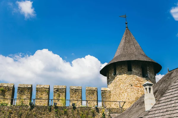 Башня крепости в Хотине — стоковое фото