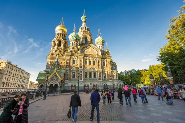Kurtarıcımız dökülmüş kan üzerinde katedral