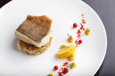 pişmiş balık fileto pike-levrek