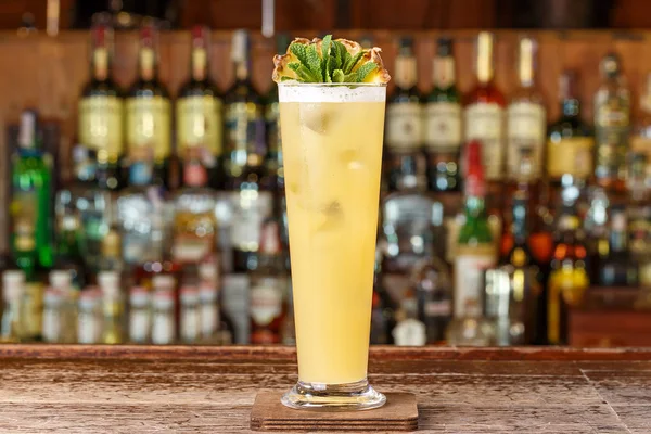 Refreshing cocktail with pineapple — Stock Photo, Image