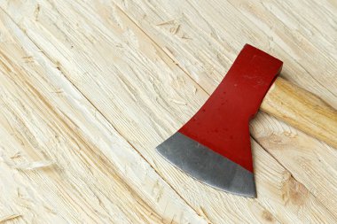 ahşap bir arka plan üzerinde ax