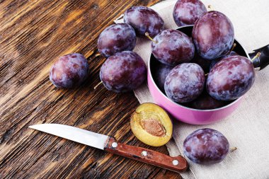 Taze Erik masanın üzerinde. Üstten Görünüm, metin için yer