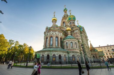 Kurtarıcımız dökülmüş kan üzerinde katedral