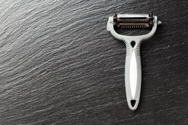 siyah bir zemin üzerine Soyucu