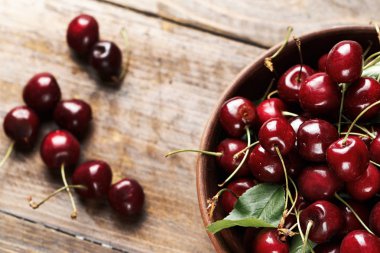 Masada olgun kirazlar