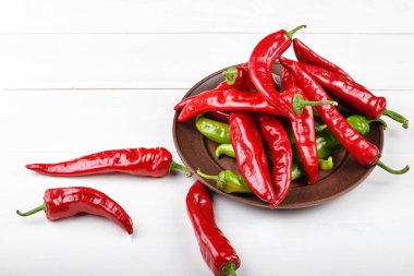 bir tabak içinde biber. Üstten Görünüm, metin için yer