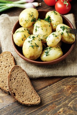 Öğle Yemeği genç patates dereotu ile