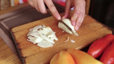 Kız Chop çiğ soğan