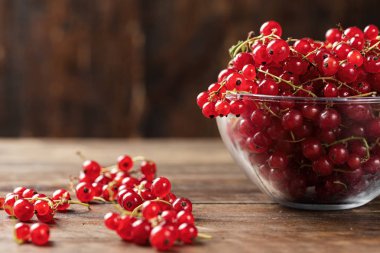 Metin için Frenk üzümü yer