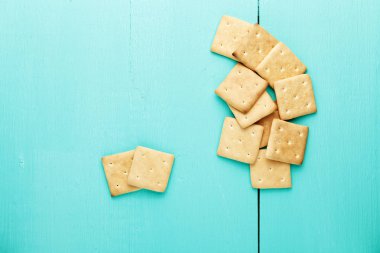 Bisküvi tuzlu kraker. Metin için yer. Üstten Görünüm