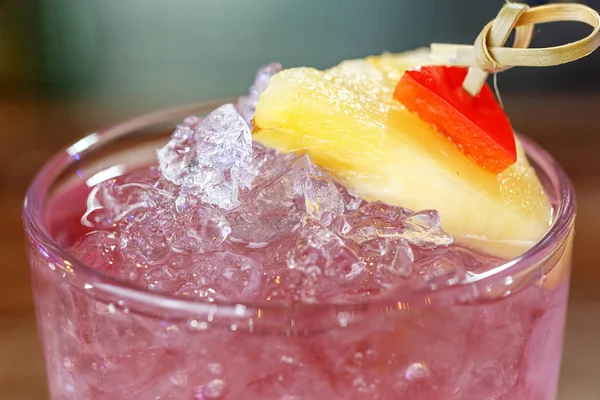 Închiderea cocktailului cu gheață — Fotografie, imagine de stoc