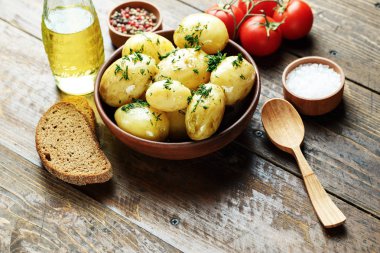 Yaz akşam yemeği ile patates ayarla