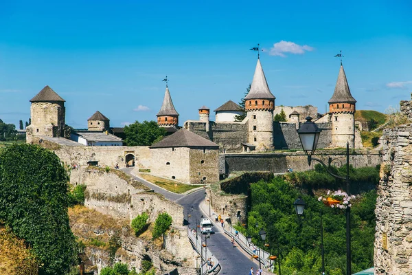 Güzel bir dağ tepe üzerinde kale