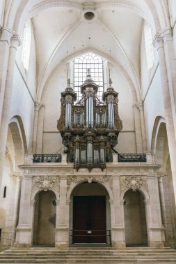 Ortaçağ katedral görünümü içinde