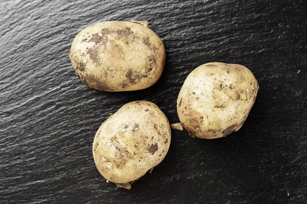 堆的年轻土豆 — 图库照片