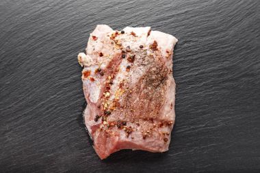 Baharat ile mermer et