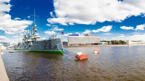 Крейсер "Аврора" на Неви — стокове фото