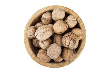 Beyaz arkaplanda izole edilmiş cevizler