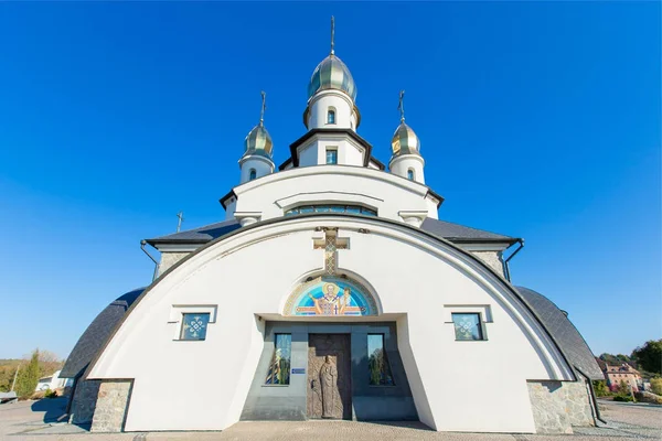 Iglesia fachada en Buki, Ucrania — Foto de Stock