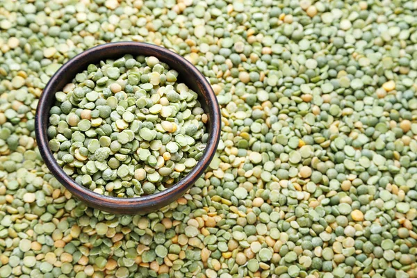 pişmemiş bezelye arka plan dağınık