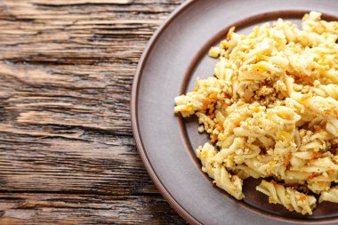 nautically makarna ahşap arka plan üzerinde