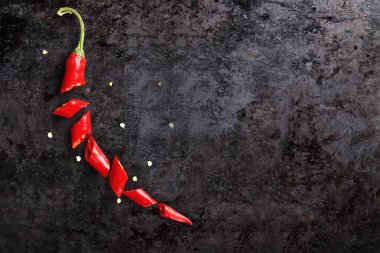 Kırmızı biber dilimlenmiş