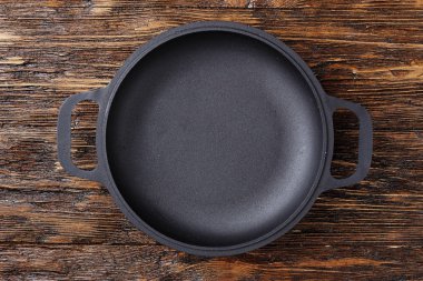 Dökme demir tava boş