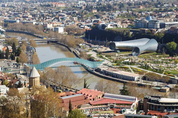 Most nad rzeką Kuru w Tbilisi — Zdjęcie stockowe