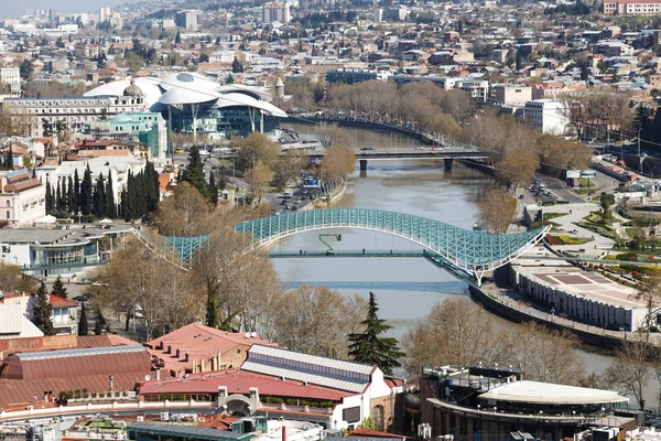 Híd a béke Tbiliszi, felülnézet — Stock Fotó