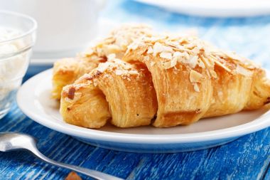 kruvasan kahvaltı için