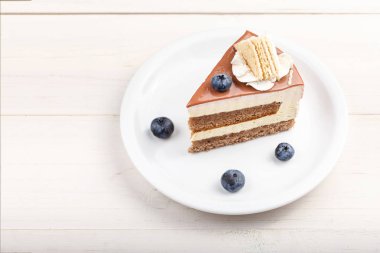 kek krem ve yaban mersini