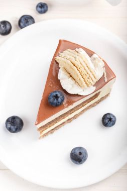 kek krem ve yaban mersini