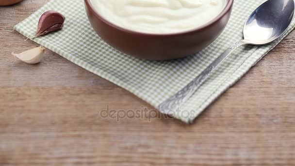 White cream soup in a ceramic plate — Stock Video