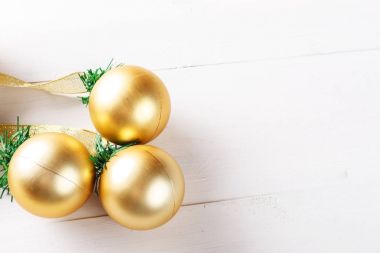 Oyuncaklar ile Noel çelenk