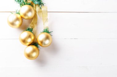 Oyuncaklar ile Noel çelenk