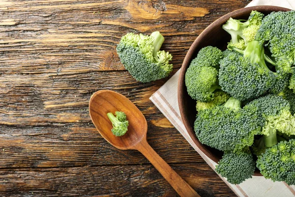 Broccoli Într Placă Lut Masă Lemn Spațiu Pentru Text — Fotografie, imagine de stoc
