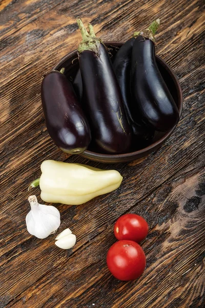 Gemüse auf Holz-Hintergrund - Sommerernte, Suppe — Stockfoto