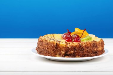 meyveli kek kiraz ile