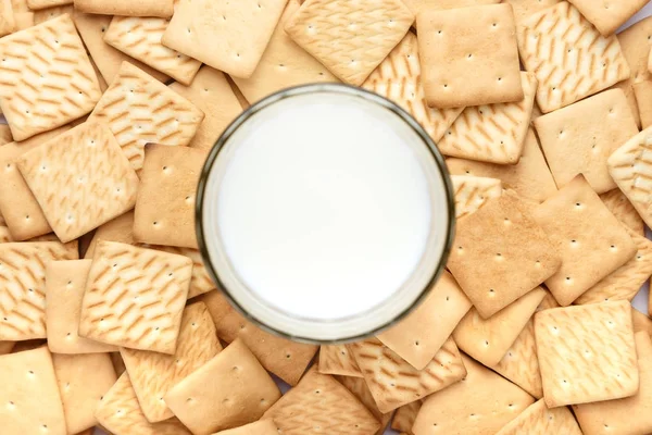 Крекеры с молоком — стоковое фото