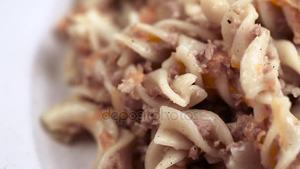 Pasta med köttfärs på italienska — Stockvideo